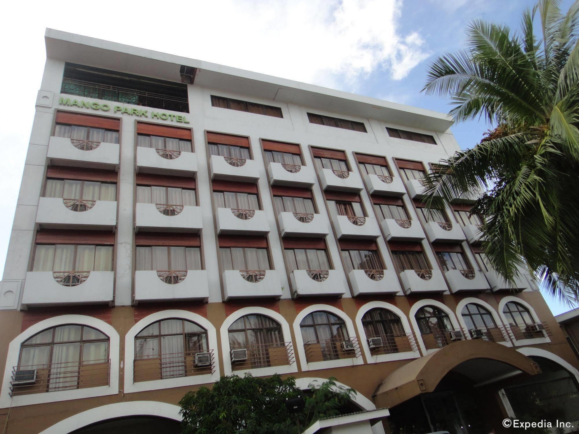Mango Park Hotel Cebu Esterno foto